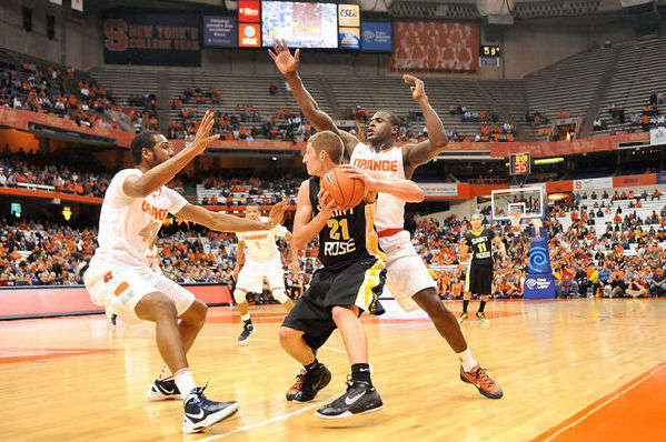 奇葩，印度超级杯球员因内裤颜色违规在赛前被罚下